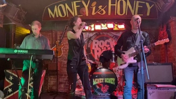 Let's Twist Again. Holy Blacksmith