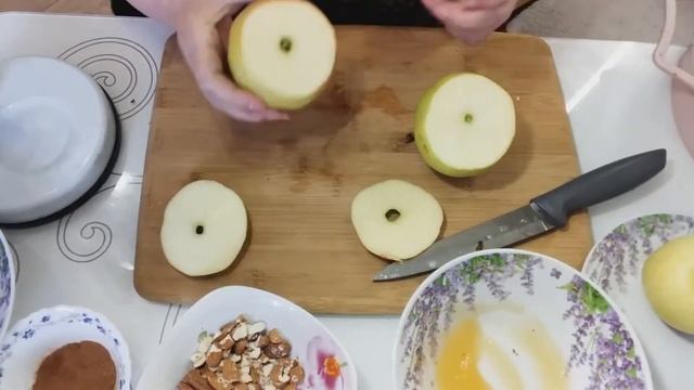 Запеченные яблоки в духовке смотреть онлайн