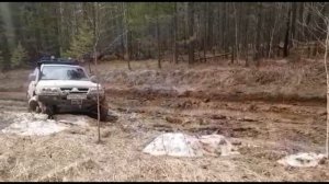 TOYOTA Noah и Mitsubishi Pajero весна, грязь, гора.