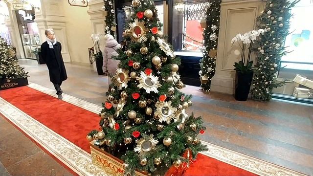 Дизайнерские новогодние елки в ГУМе смотреть онлайн