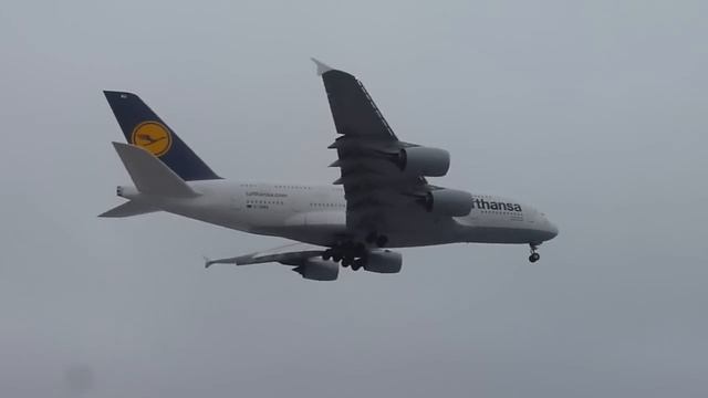 Lotnisko Chopina W Warszawie - Lądowanie A380 Super Jumbo (Lufthansa)