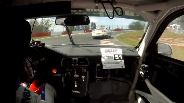 Nissan GT-R vs Porsche GT3 Cup - 2012 Nurburgring 24h смотреть онлайн