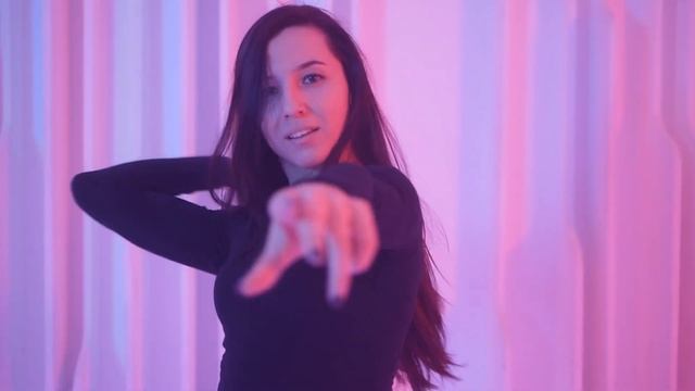Танец вог в Неоне и Дыму - Регина Шелофаст | Замедленная съёмка смотреть онлайн