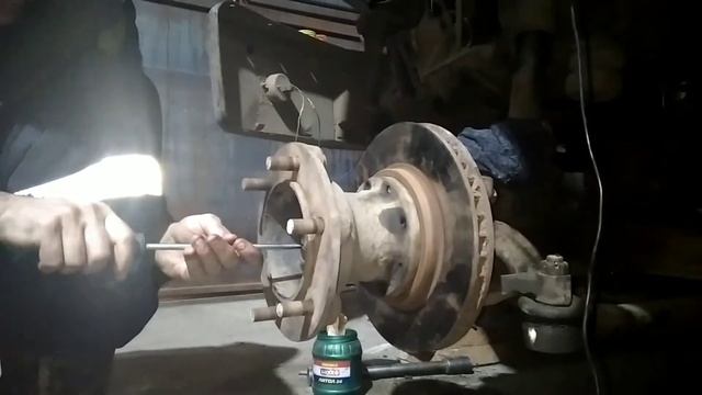 Зил5301(бычок) ставлю ступицы смотреть онлайн