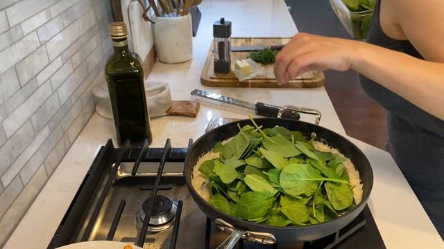 Creamy Tuscan Salmon | Salmon Dinner | with mushrooms and Spinach смотреть онлайн