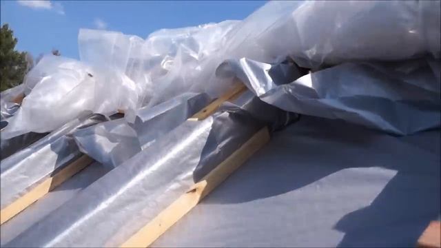 Монтаж гибкой черепицы. (День 2) Утепление мансардной кровли. смотреть онлайн