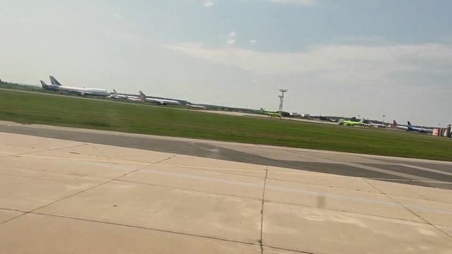 Вылет из аэропорта Домодедово - летим над Москвой (Departure from Domodedovo airport, Moscow)