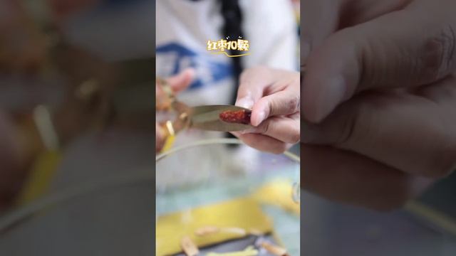 容嬤嬤想贏回月月公主的心，竟然讓小賣舖姐姐做loopy的餅乾，結果究竟能否贏回小月月的心呢！#童年小賣部#童年回憶#童年零食 смотреть онлайн