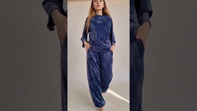 Костюмы из велюра с джоггерами. Цвет - Дымчатый сапфир. смотреть онлайн