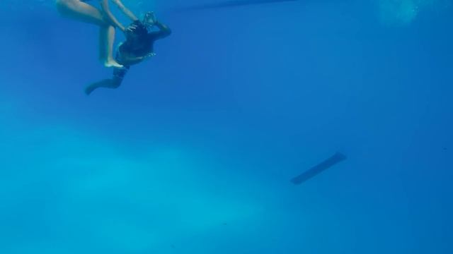 Girl attack underwater 2015 funny event. смотреть онлайн