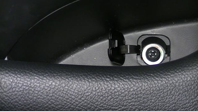 Hyundai Sonata 2011-2013 Removing The Rear Door Panel смотреть онлайн