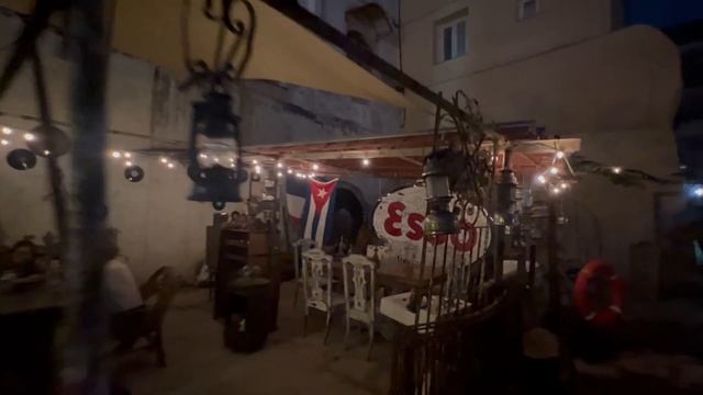 Night Life in Havana (Cuba) - High Energy Music, Groovy Restaurant , Vintage Cars , Cute Cat смотреть онлайн