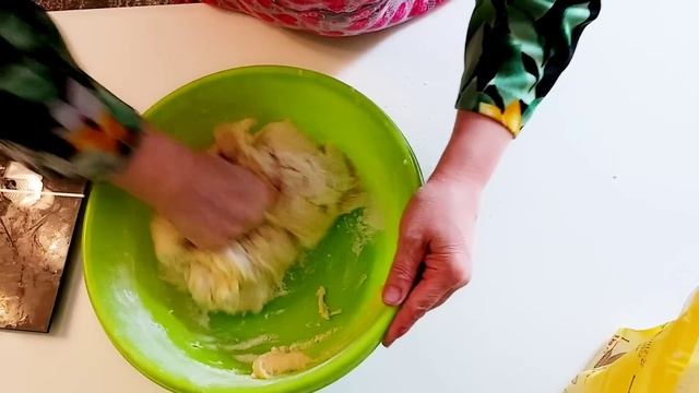 К Чаю!? Ароматные булочки с повидлом и хрустящей посыпкой ? Сьедаются очень быстро? смотреть онлайн