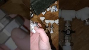 что делать если потекла гребёнка отопления#отопление #сантехника #ремонт