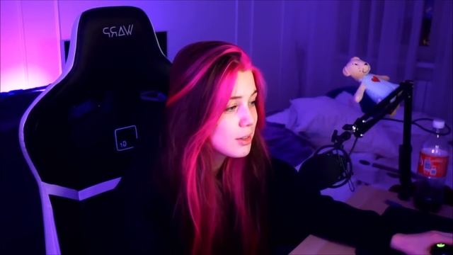 АКУЛИЧ ПОКАЗАЛА СВОИ СТАРЫЕ ФОТОГРАФИИ смотреть онлайн