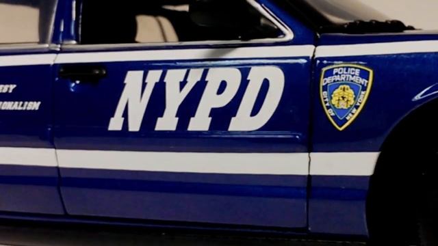 GreenLight - 1:18 NYPD Lights & Sound Ford Crown Victorias