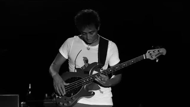 Benny Rietveld... Bass Solo , Carlos Santana Tour 2013, MILANO смотреть онлайн