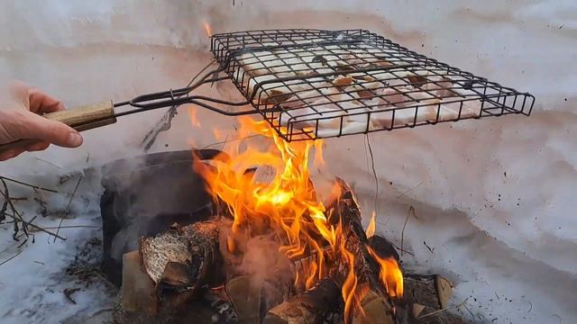 ASMR | ЛУЧШИЕ РЕЦЕПТЫ СТЭЙКА, КУРОЧКИ И СОМА | WE COOK THE MOST DELICIOUS BARBECUE IN WINTER смотреть онлайн