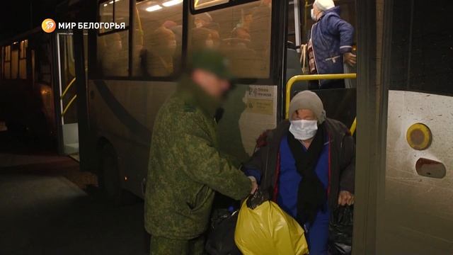 В Белгороде встретили автобусы с жителями Харьковской области смотреть онлайн