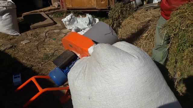 Зернодробилка с функцией сенорезки. Как работает зернодробилка смотреть онлайн