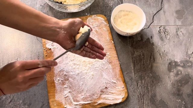СЫРНИКИ РЕЦЕПТ.Сырники из творога.Ең оңай Сырники жасау. смотреть онлайн