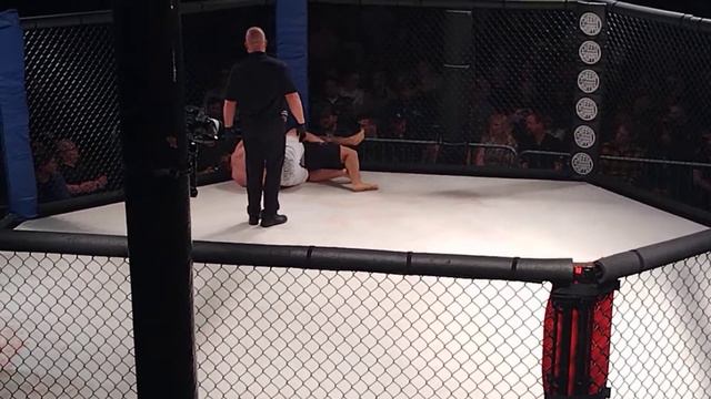 Rumble @ The Roseland 109 ~ Leroy Hicks VS Robert Plympton ~ 205LBS смотреть онлайн