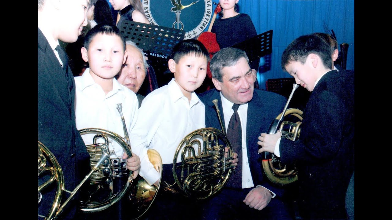 В Высшей школе музыки Республики Саха (Якутия). 2005 г. смотреть онлайн