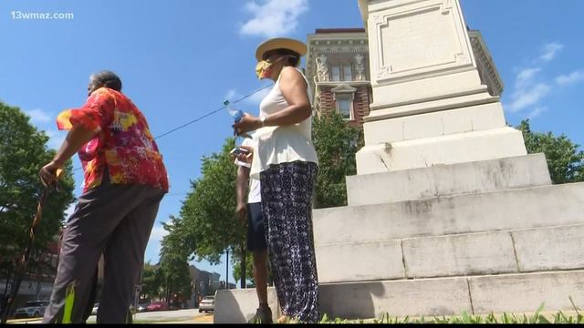 Calls to relocate Macon Confederate statue смотреть онлайн