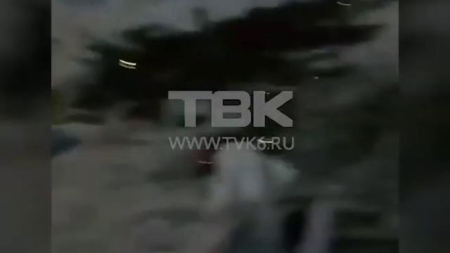 Рабочие разбирают горку в с Маганск смотреть онлайн