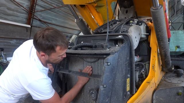 Влог тракториста. Как открыть капот на JCB. Купил машину Нива 4*4. Проверяю колеса экскаватора. смотреть онлайн