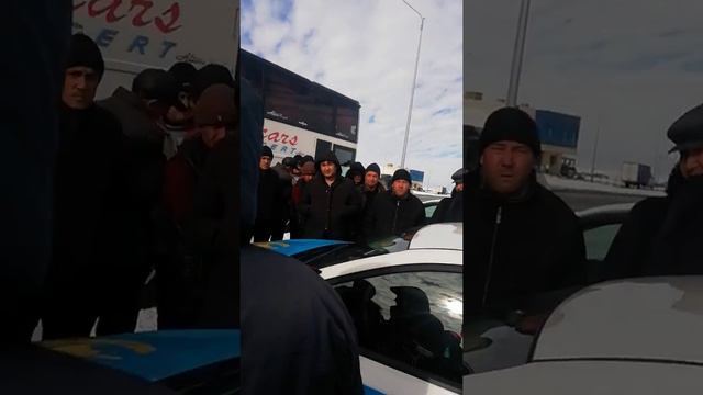 Трассы Караганда - Астана закрыты-люди возмущены!!! смотреть онлайн