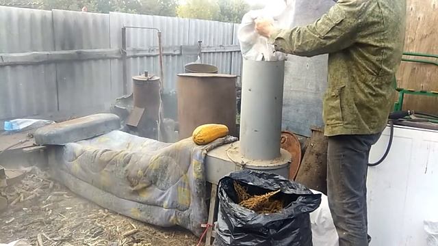 Измельчаем метелки Амаранта для животных смотреть онлайн