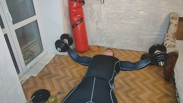 разводка гантелей по 19.5 кг.mp4 смотреть онлайн