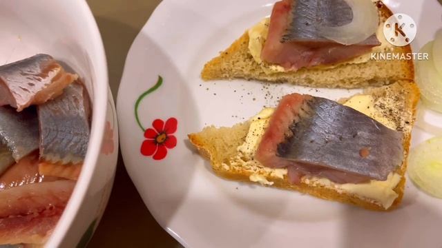 УГОДИЛА С ПОДАРКОМ. ВСЕ ЕСТЬ К ЧЕМУ СТРЕМИТЬСЯ. НАКРЫЛА СТОЛ. смотреть онлайн