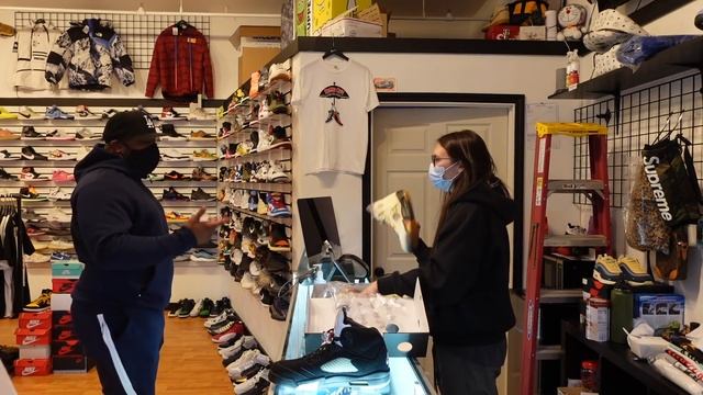 WE BOUGHT $600 JORDAN 1'S FOR RETAIL! смотреть онлайн