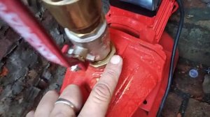 скважина, обвязка на два дублирующих насоса.