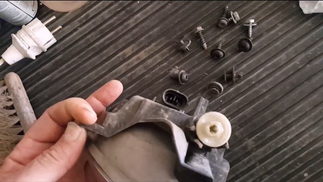Land Cruiser 200 how to remove the fog light- Land Cruiser 200 как снять противотуманку смотреть онлайн