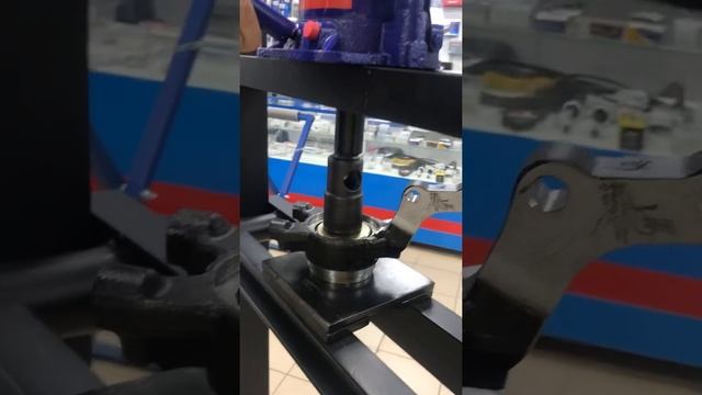 Запрессовка и выпрессовка подшипника на напольном прессе нашего производства смотреть онлайн