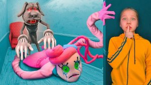 КАРТУН БЕН СХВАТИЛ МАМОЧКУ ДЛИННЫЕ НОГИ! Говорящий БЕН Самый ЖУТКИЙ ЗЛОДЕЙ!