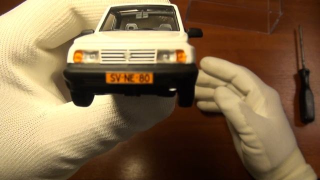 Распаковка: SUZUKI Vitara 1.6 JLX 4x4 Convertible (1995) White 1:43 (NEO) смотреть онлайн