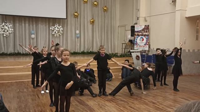 танец часики Леша 4класс