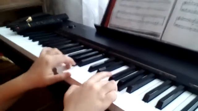 Моя сестра играет на фортепиано смотреть онлайн