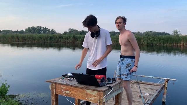 techno set on a river. смотреть онлайн