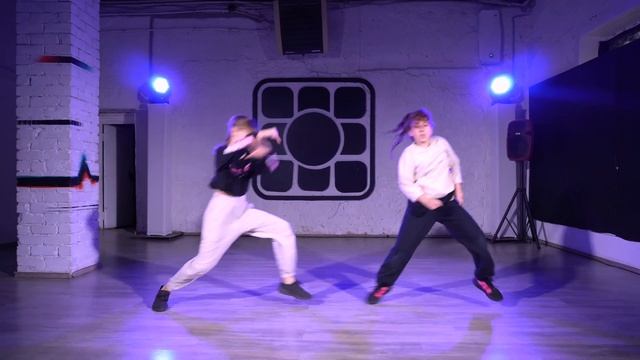 DANCE-COOL SHOWCASE | На домашнем | Миллер Алина & Зуева Саша смотреть онлайн