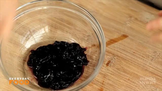 Father s Day Blackberry Forest Cake Everyday Food with Sarah Carey смотреть онлайн