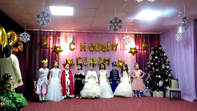 Новогодние утренники 2023 смотреть онлайн