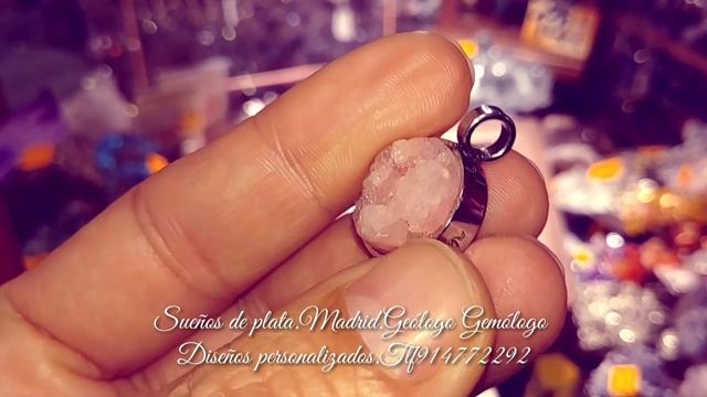 Drusa cristal mineral de cuarzo mini en colgante de acero con grabado de Dragón comprar en Madrid смотреть онлайн