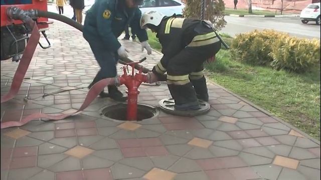 Гулькевичские пожарные провели учения в центральной детской библиотеке смотреть онлайн