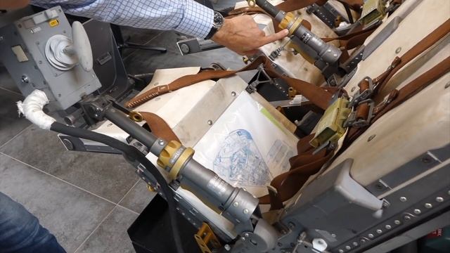 Steve Jurvetson’s Space Collection - Part 2: Apollo Fuel Cells, LM legs, MOCR Console and more! смотреть онлайн