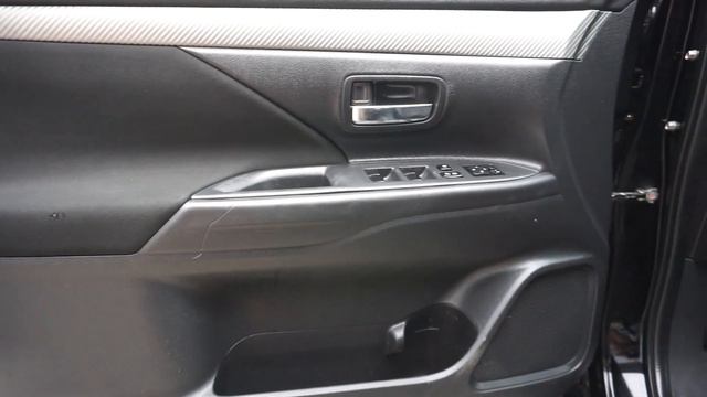 Mitsubishi Outlander '2013 смотреть онлайн